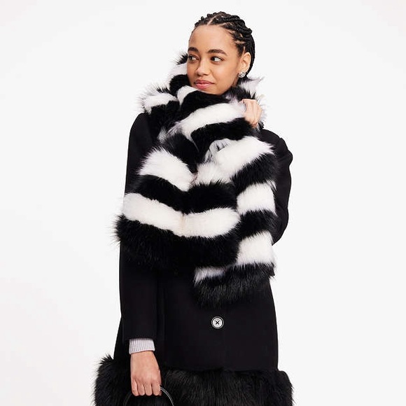 H&M Faux Fur Scarf - Picture 5 of 5